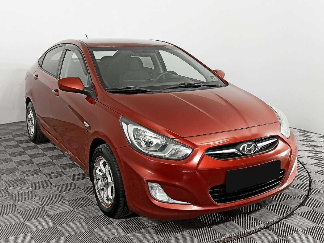 Hyundai Solaris с пробегом — 2012 год. Фото: #2