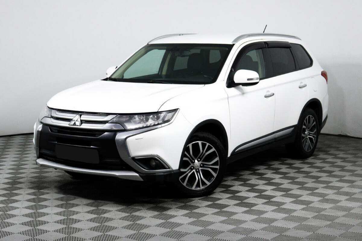 Mitsubishi Outlander с пробегом — 2016 год. Посмотреть фото