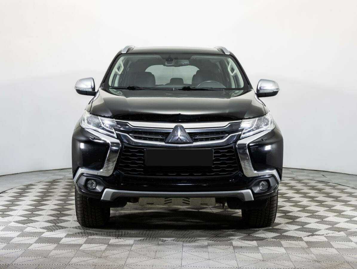 Mitsubishi Pajero Sport с пробегом — 2017 год. Фото: #1