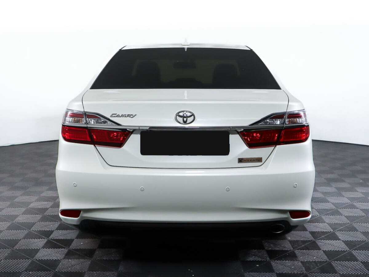 Toyota Camry с пробегом — 2017 год. Фото: #5
