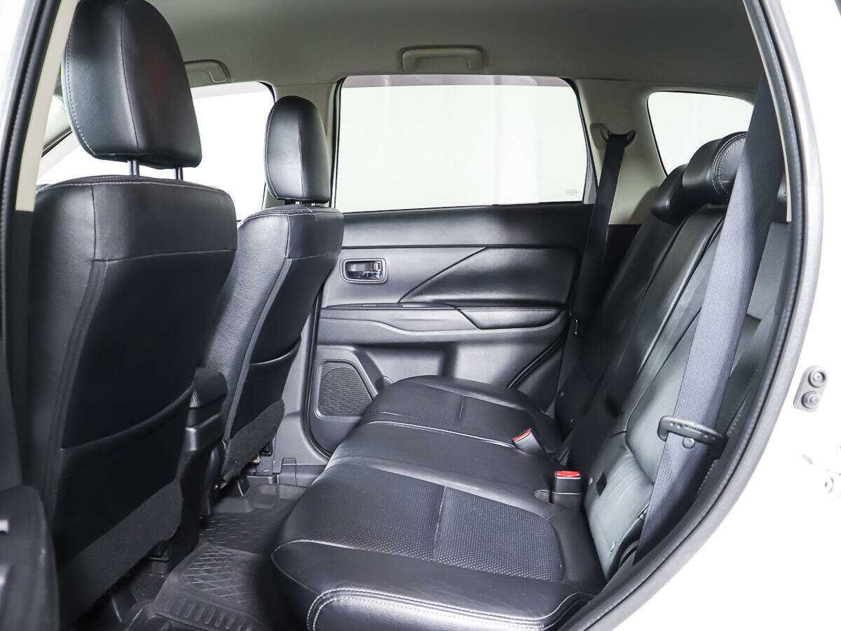 Mitsubishi Outlander с пробегом — 2013 год. Фото: #9