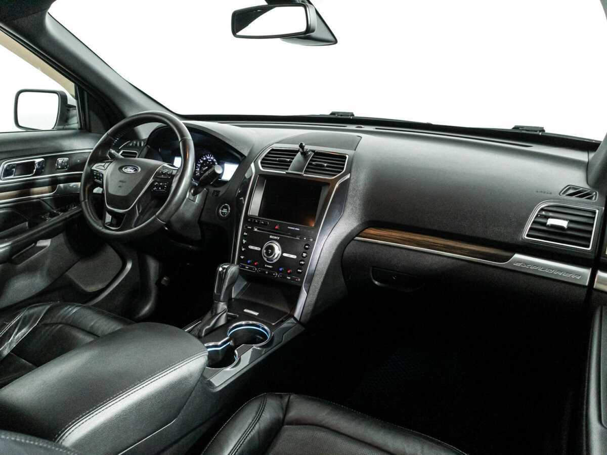 Ford Explorer с пробегом — 2015 год. Фото: #8