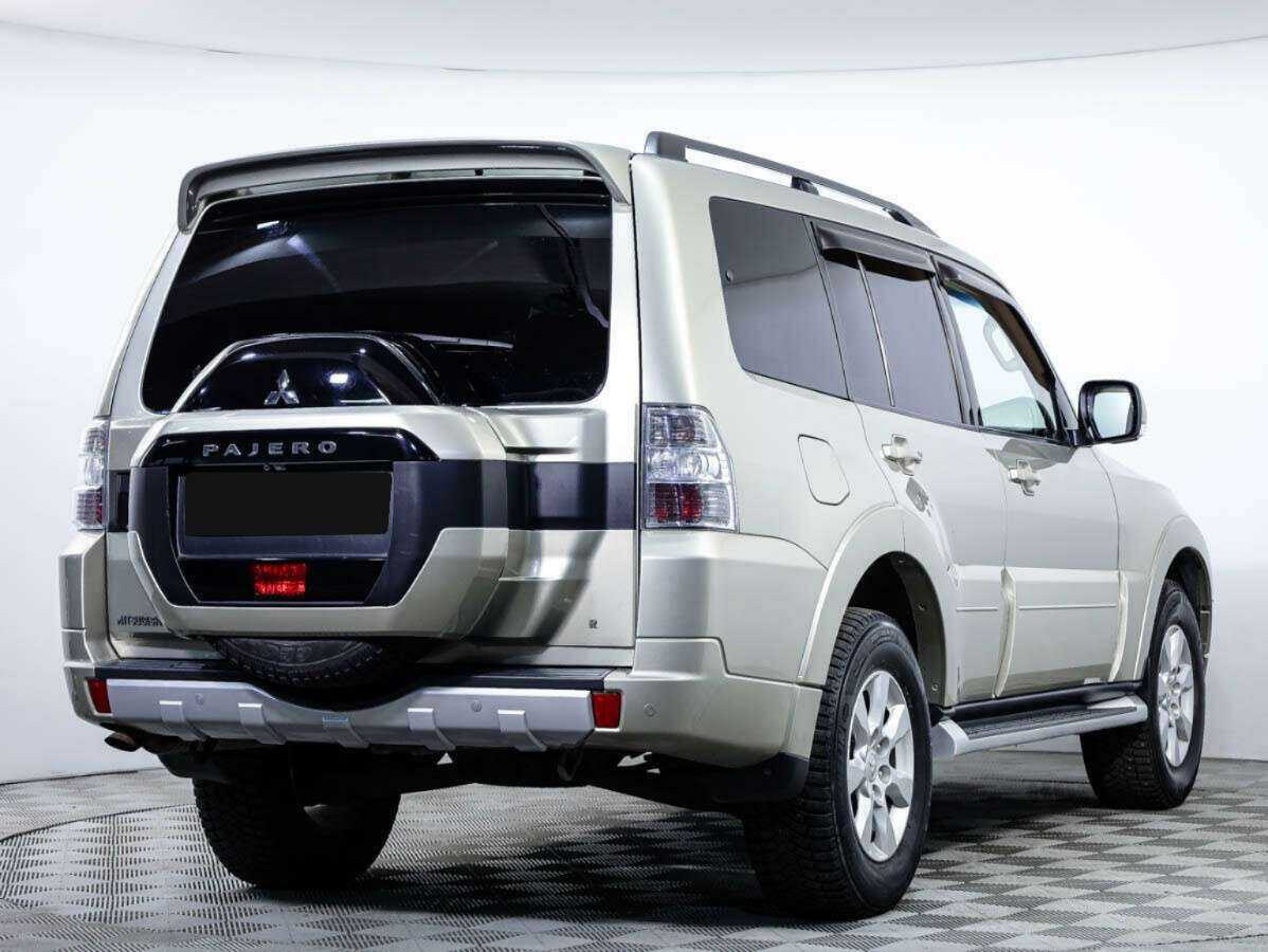 Mitsubishi Pajero с пробегом — 2014 год. Фото: #3
