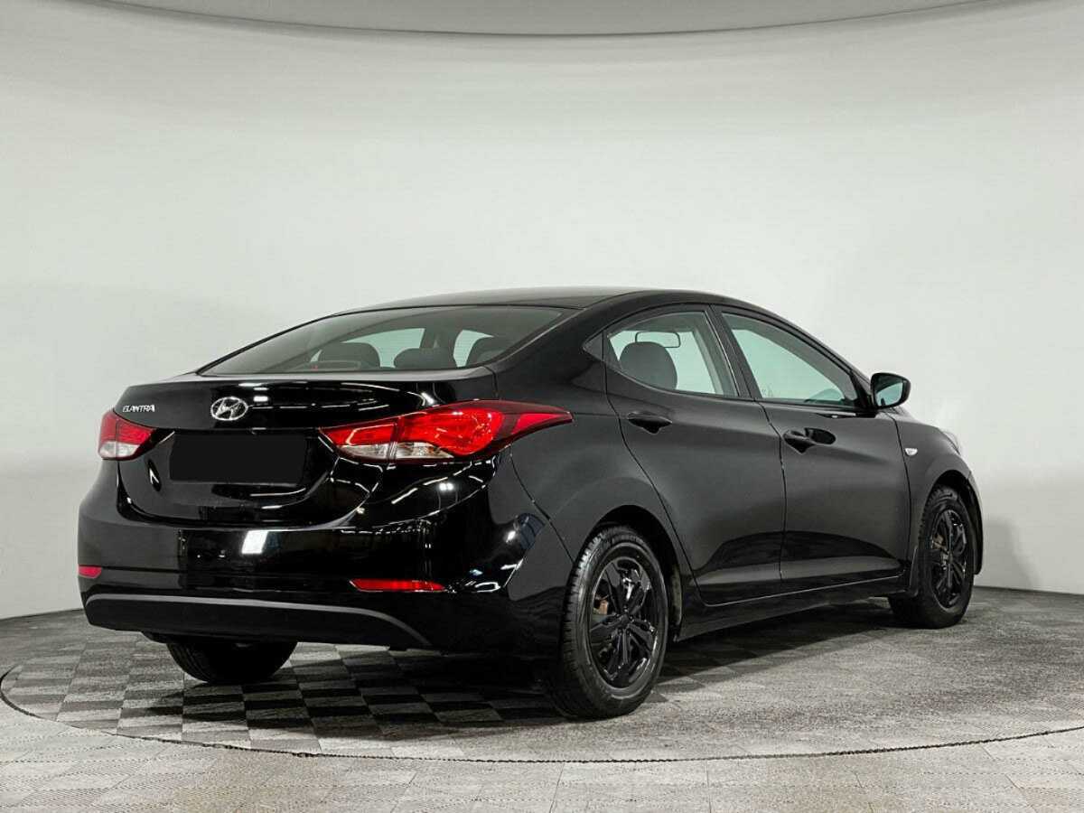 Hyundai Elantra с пробегом — 2015 год. Фото: #4