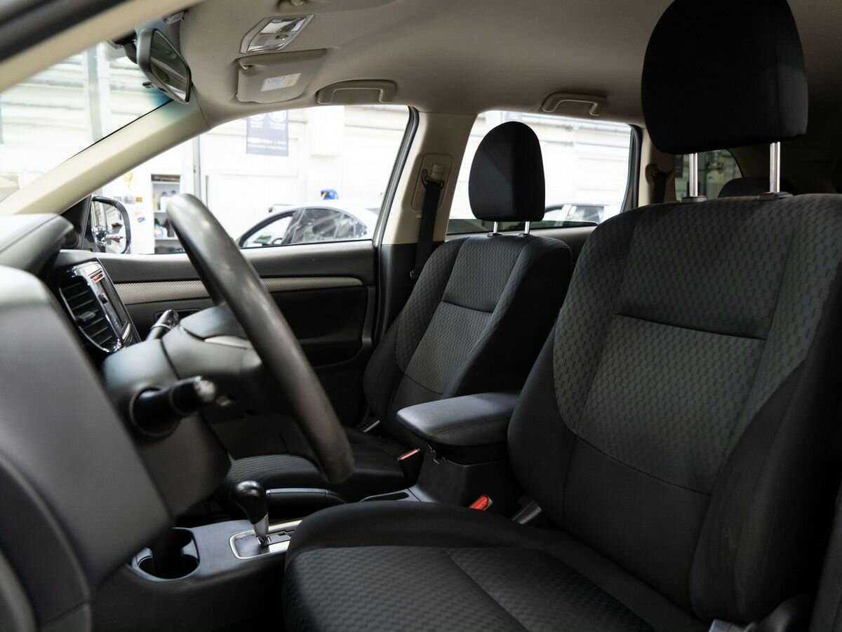 Mitsubishi Outlander с пробегом — 2015 год. Фото: #7