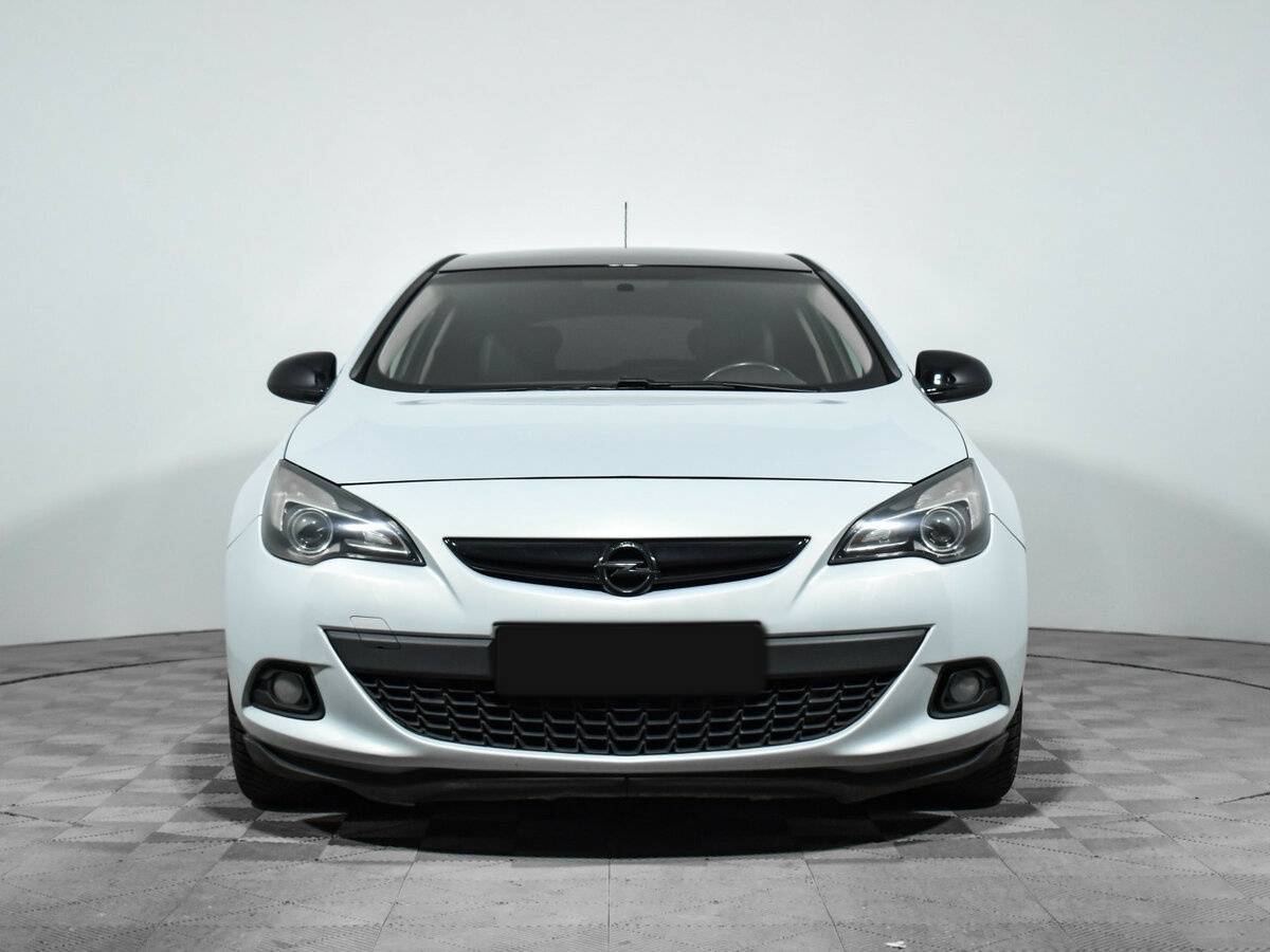 Opel Astra с пробегом — 2012 год. Фото: #1