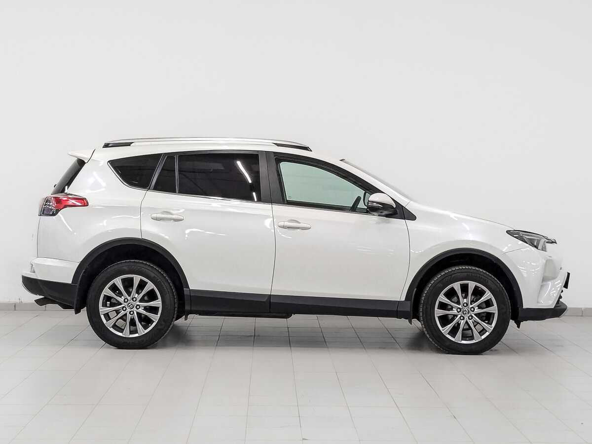 Toyota RAV4 с пробегом — 2017 год. Фото: #3