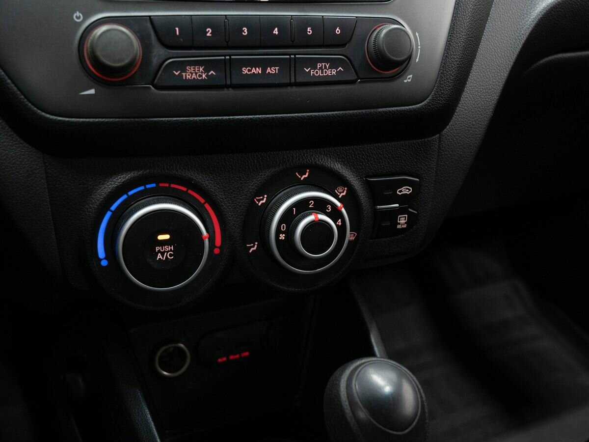 Kia Rio с пробегом — 2012 год. Фото: #16