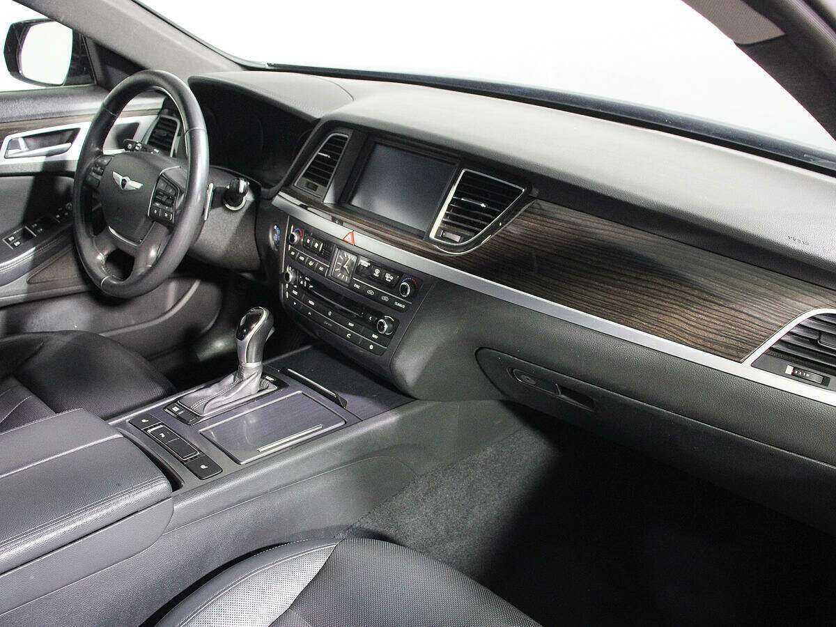 Hyundai Genesis с пробегом — 2014 год. Фото: #6