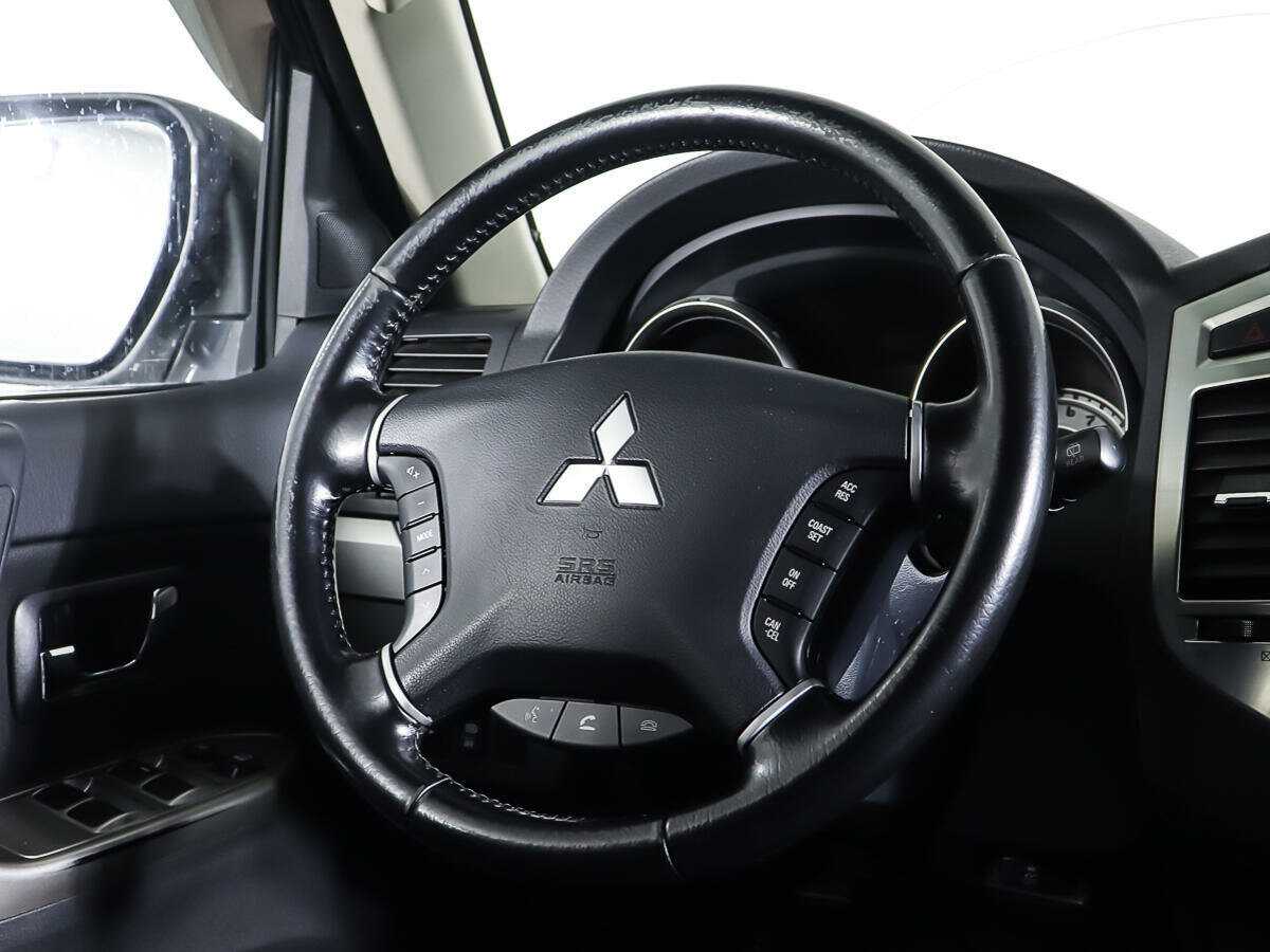 Mitsubishi Pajero с пробегом — 2014 год. Фото: #12