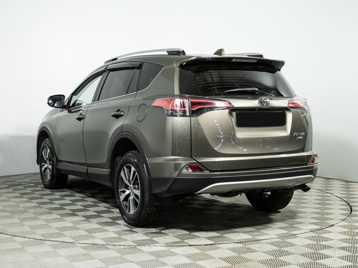 Toyota RAV4 с пробегом — 2018 год. Фото: #5