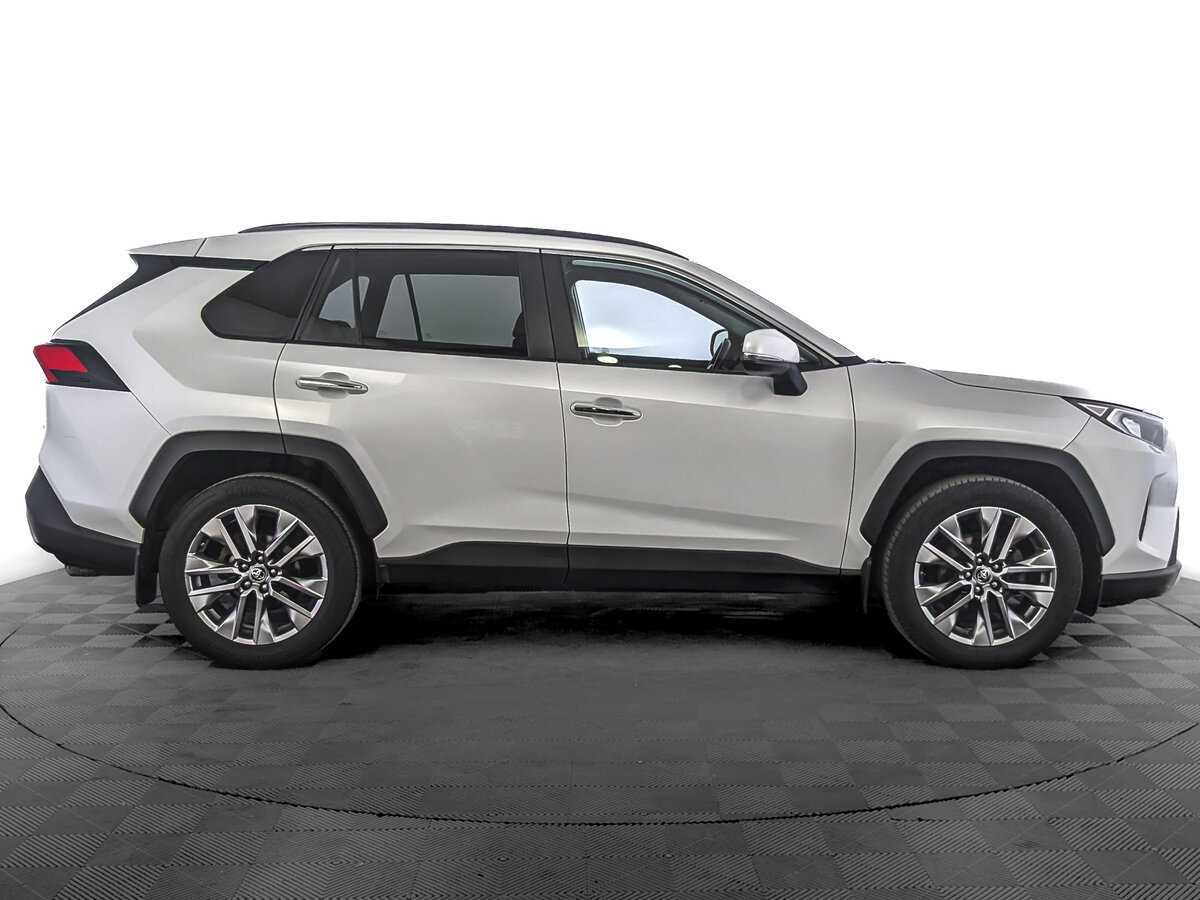 Toyota RAV4 с пробегом — 2020 год. Фото: #3