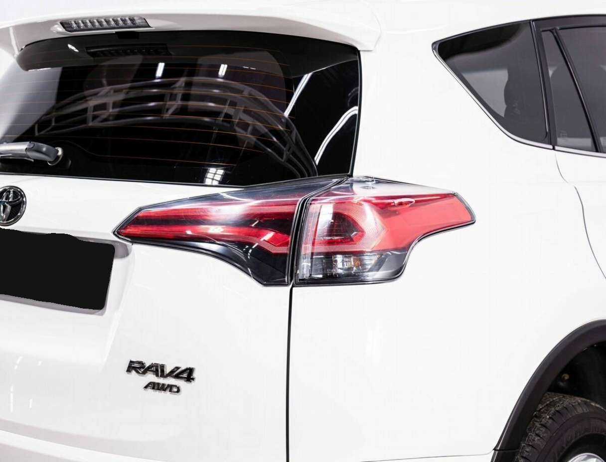 Toyota RAV4 с пробегом — 2017 год. Фото: #27