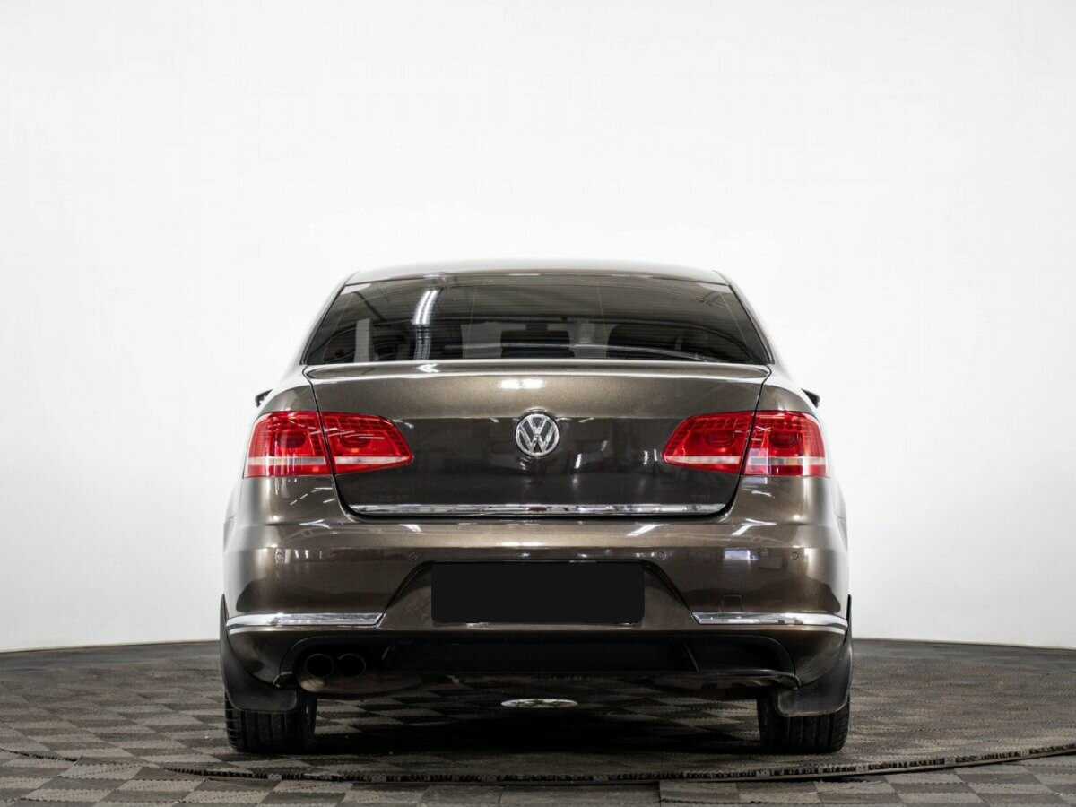 Volkswagen Passat с пробегом — 2012 год. Фото: #4
