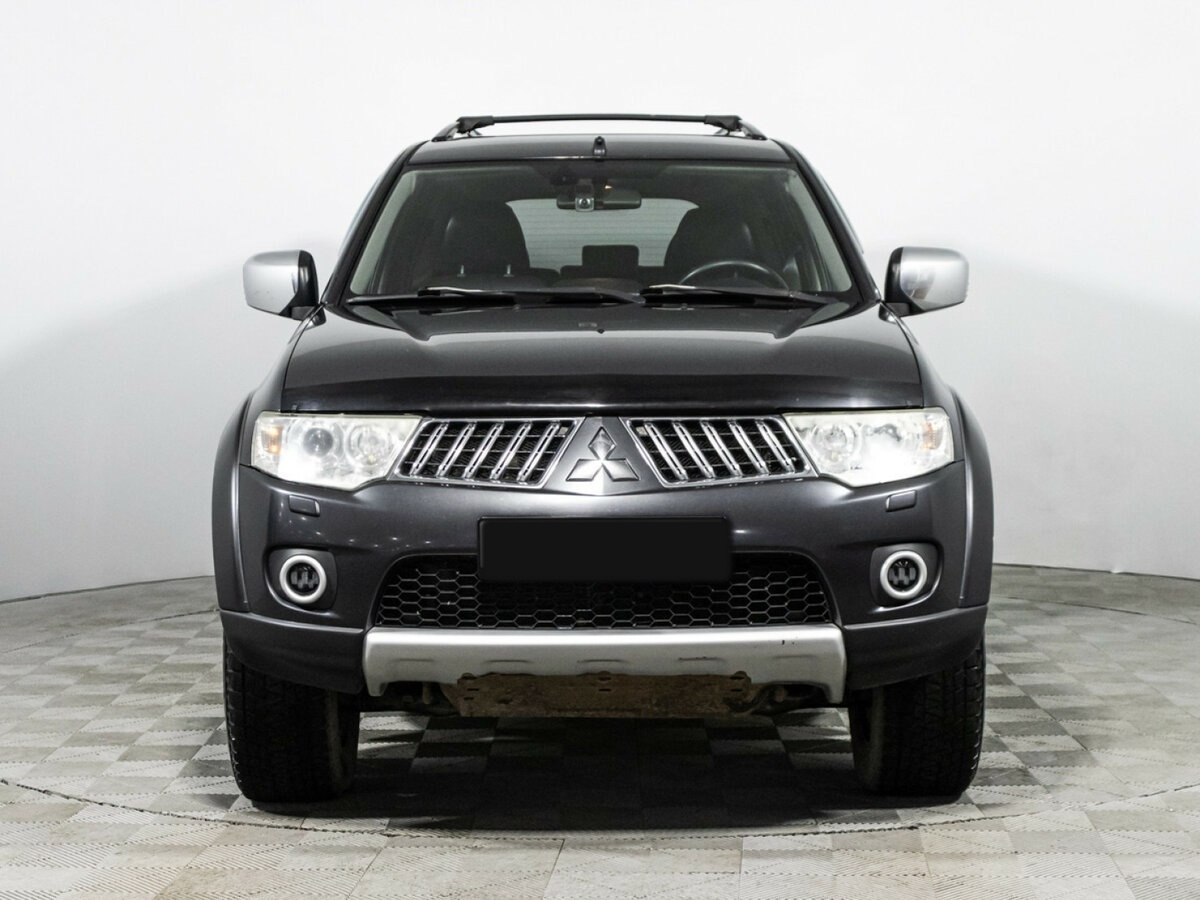 Mitsubishi Pajero Sport с пробегом — 2013 год. Фото: #1