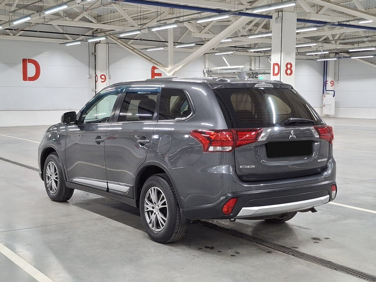 Mitsubishi Outlander с пробегом — 2015 год. Фото: #6