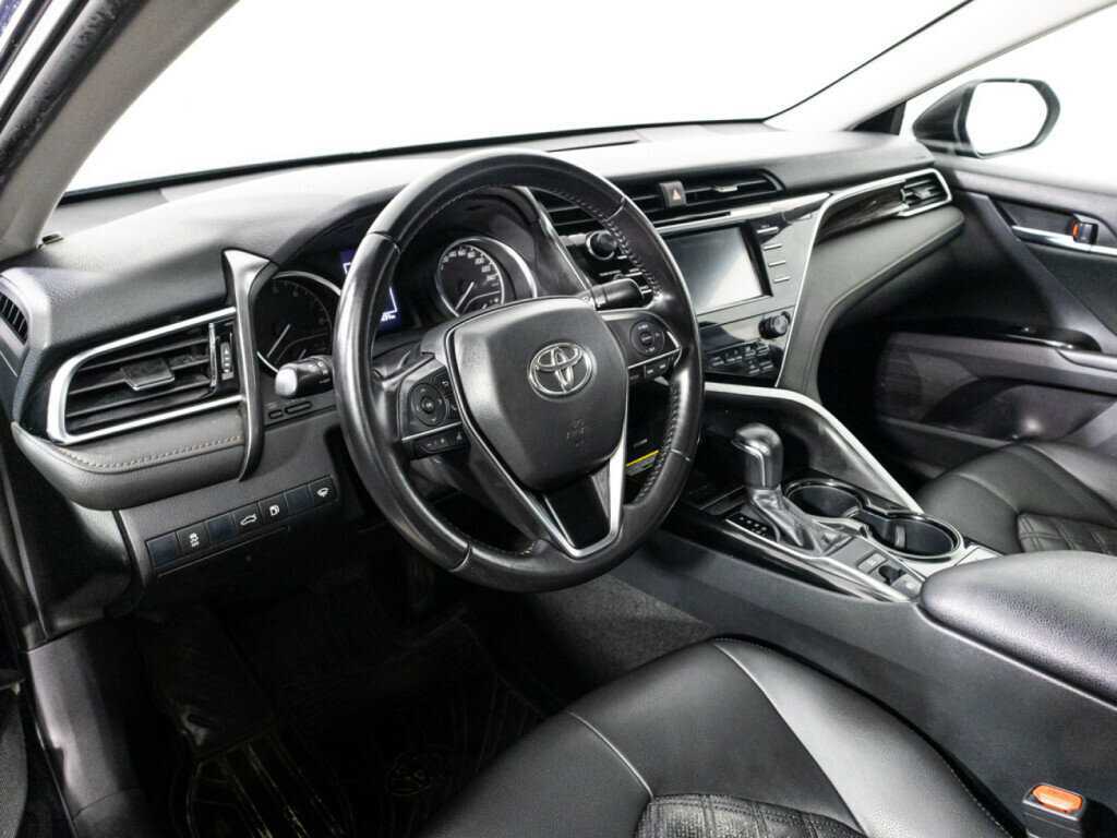 Toyota Camry с пробегом — 2018 год. Фото: #10
