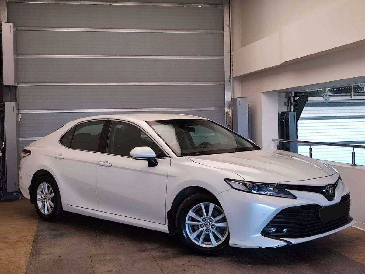 Toyota Camry с пробегом — 2018 год. Фото: #2