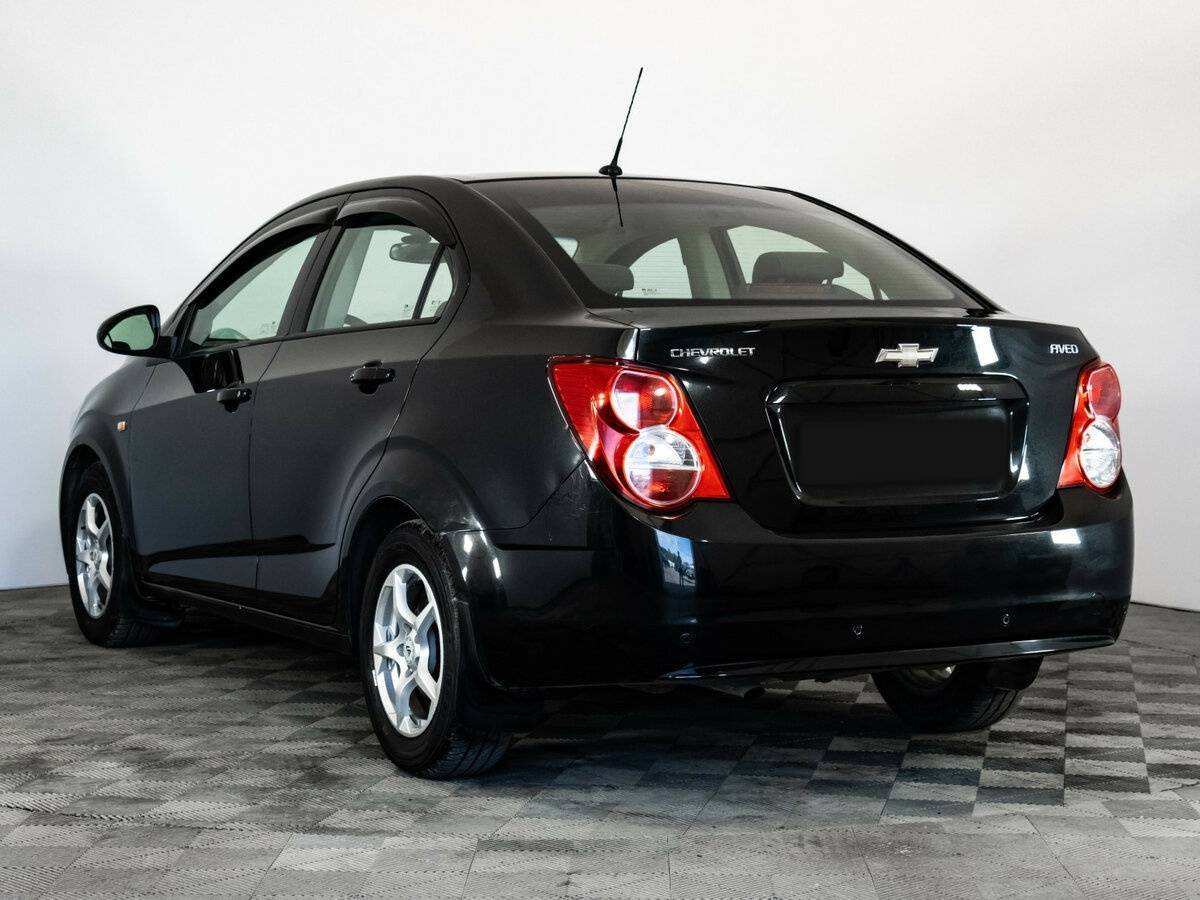 Chevrolet Aveo с пробегом — 2014 год. Фото: #6