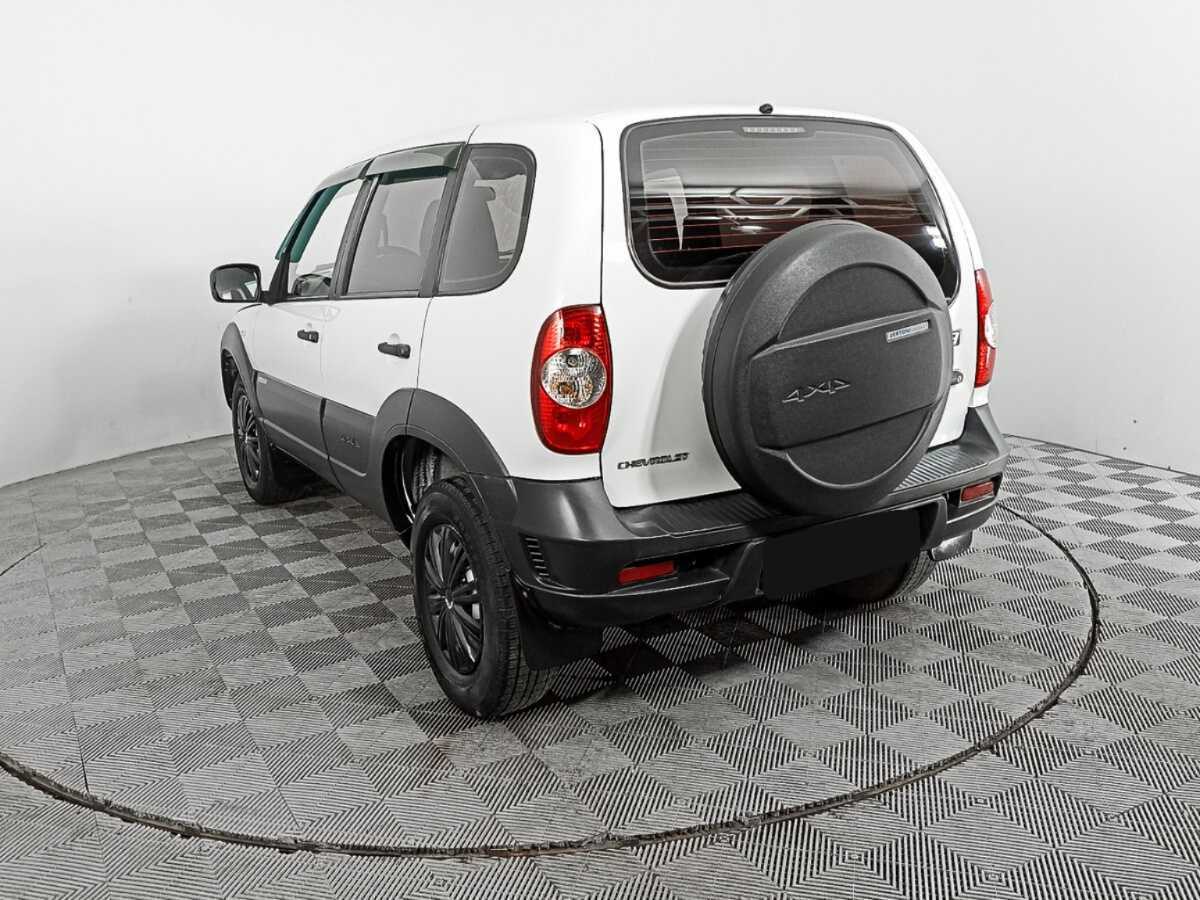 Chevrolet Niva с пробегом — 2015 год. Фото: #5
