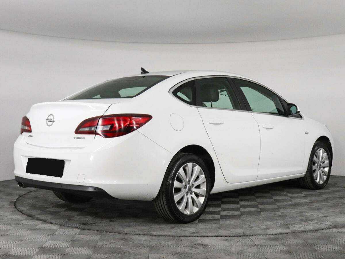 Opel Astra с пробегом — 2014 год. Фото: #4