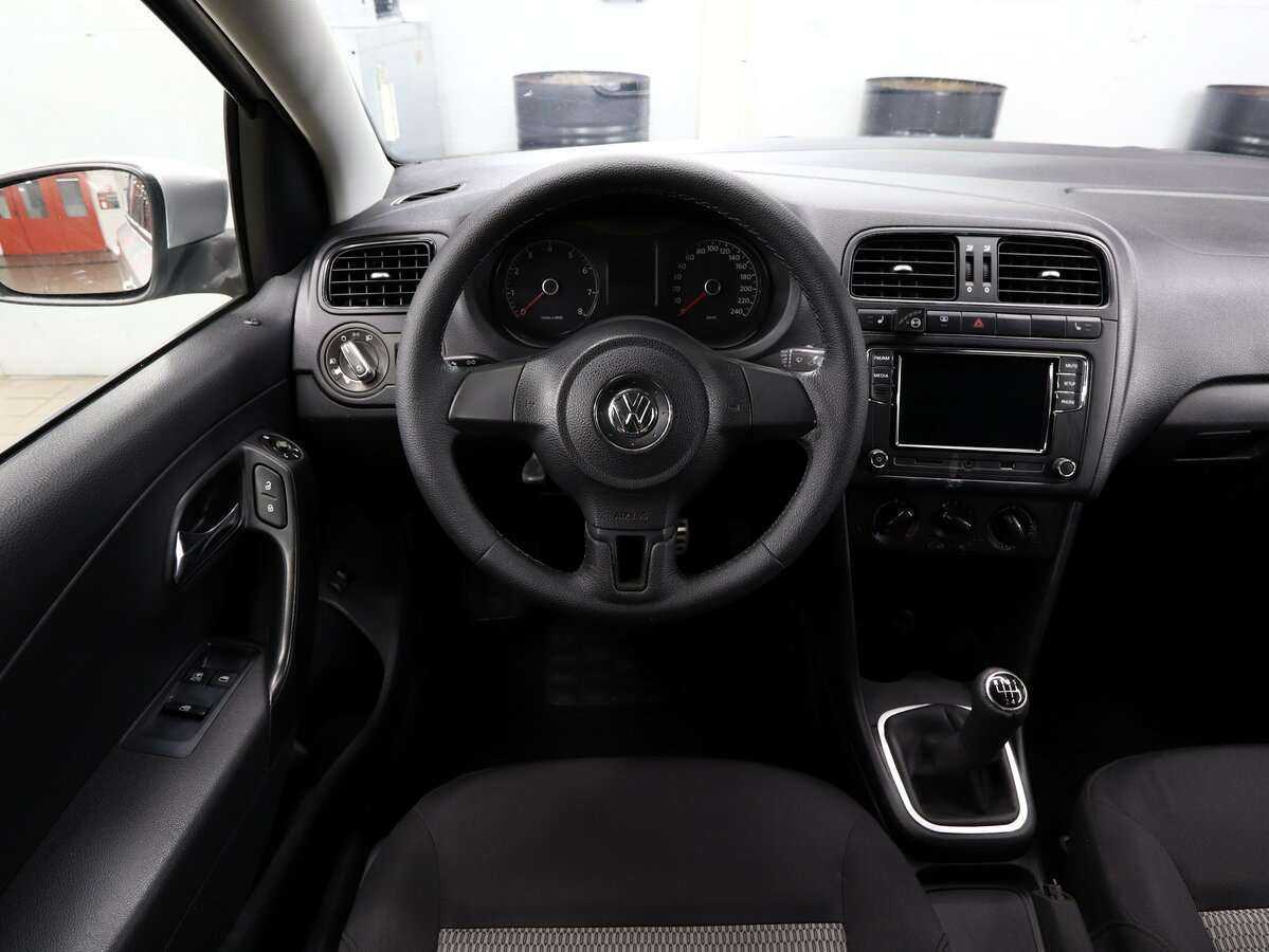 Volkswagen Polo с пробегом — 2012 год. Фото: #16