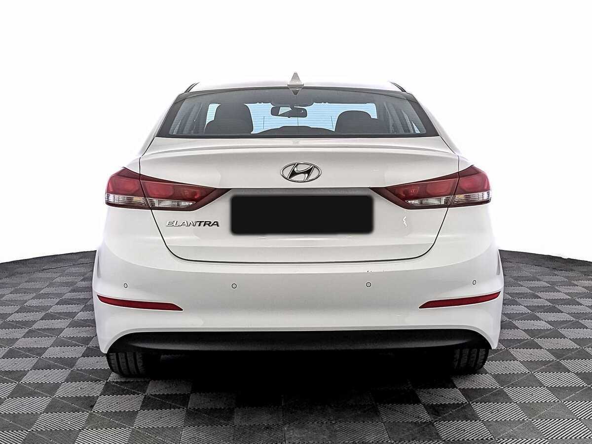 Hyundai Elantra с пробегом — 2018 год. Фото: #5