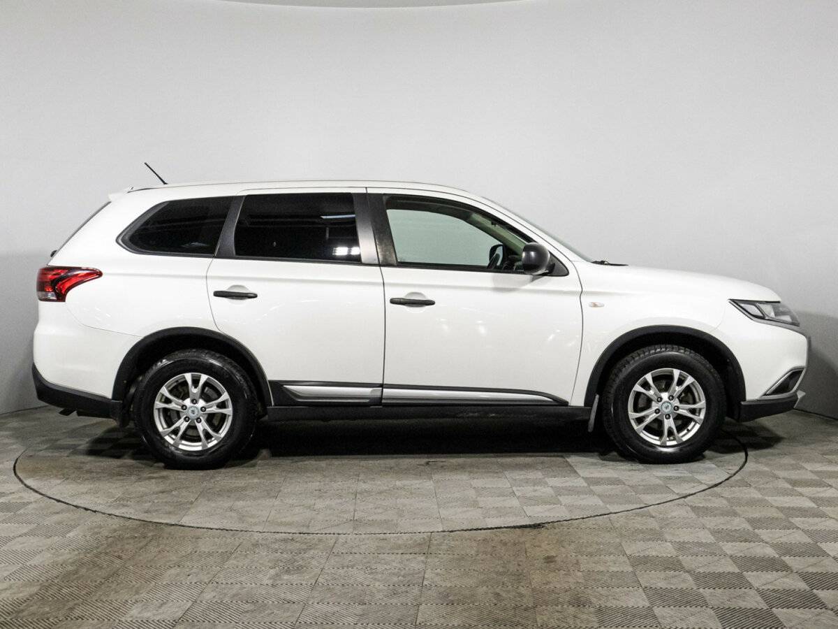 Mitsubishi Outlander с пробегом — 2016 год. Фото: #3