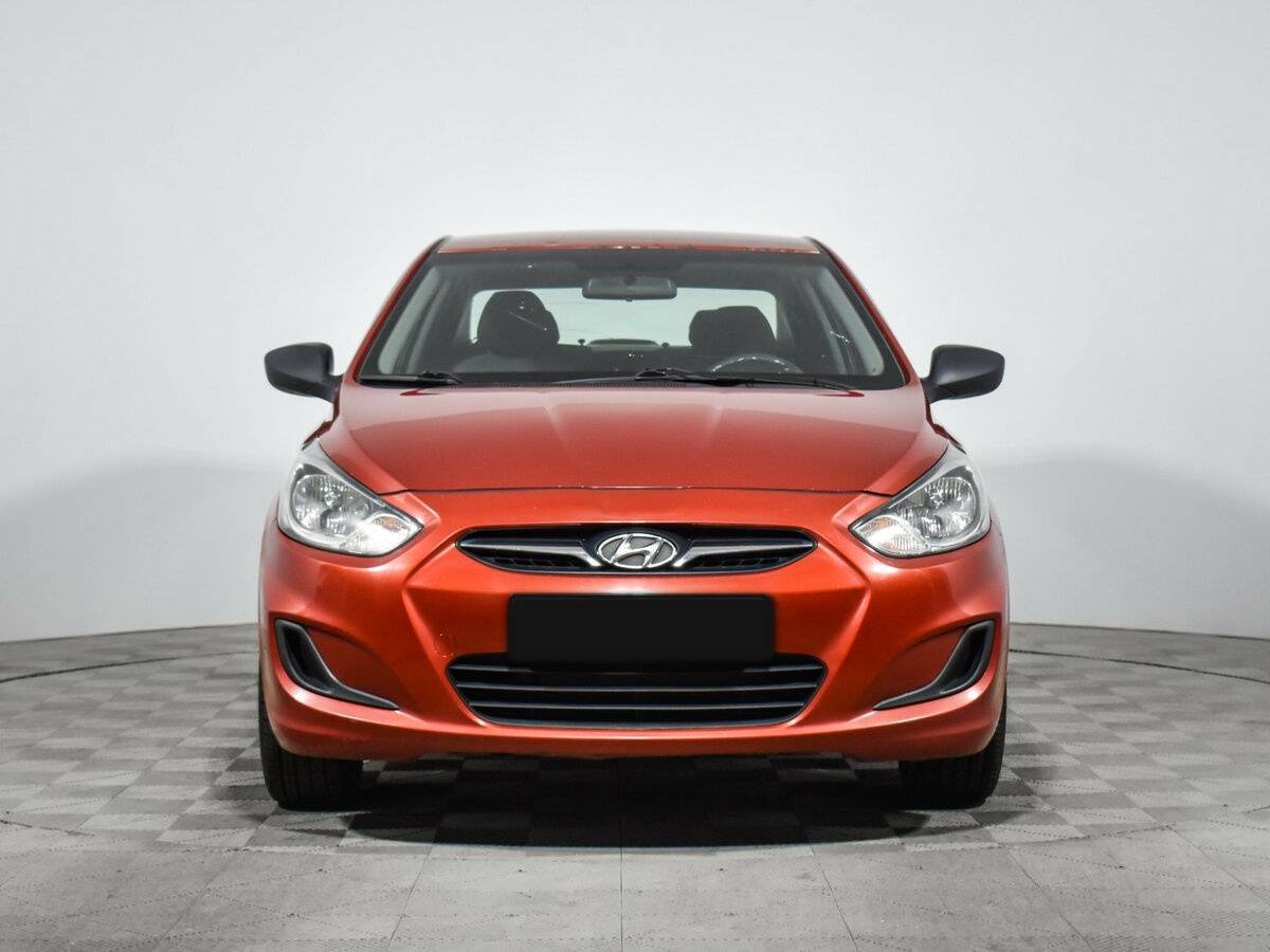 Hyundai Solaris с пробегом — 2012 год. Фото: #1