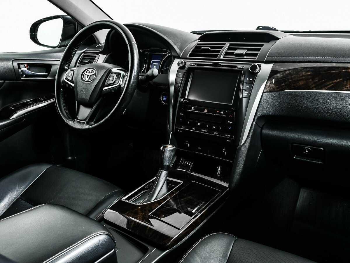 Toyota Camry с пробегом — 2017 год. Фото: #8