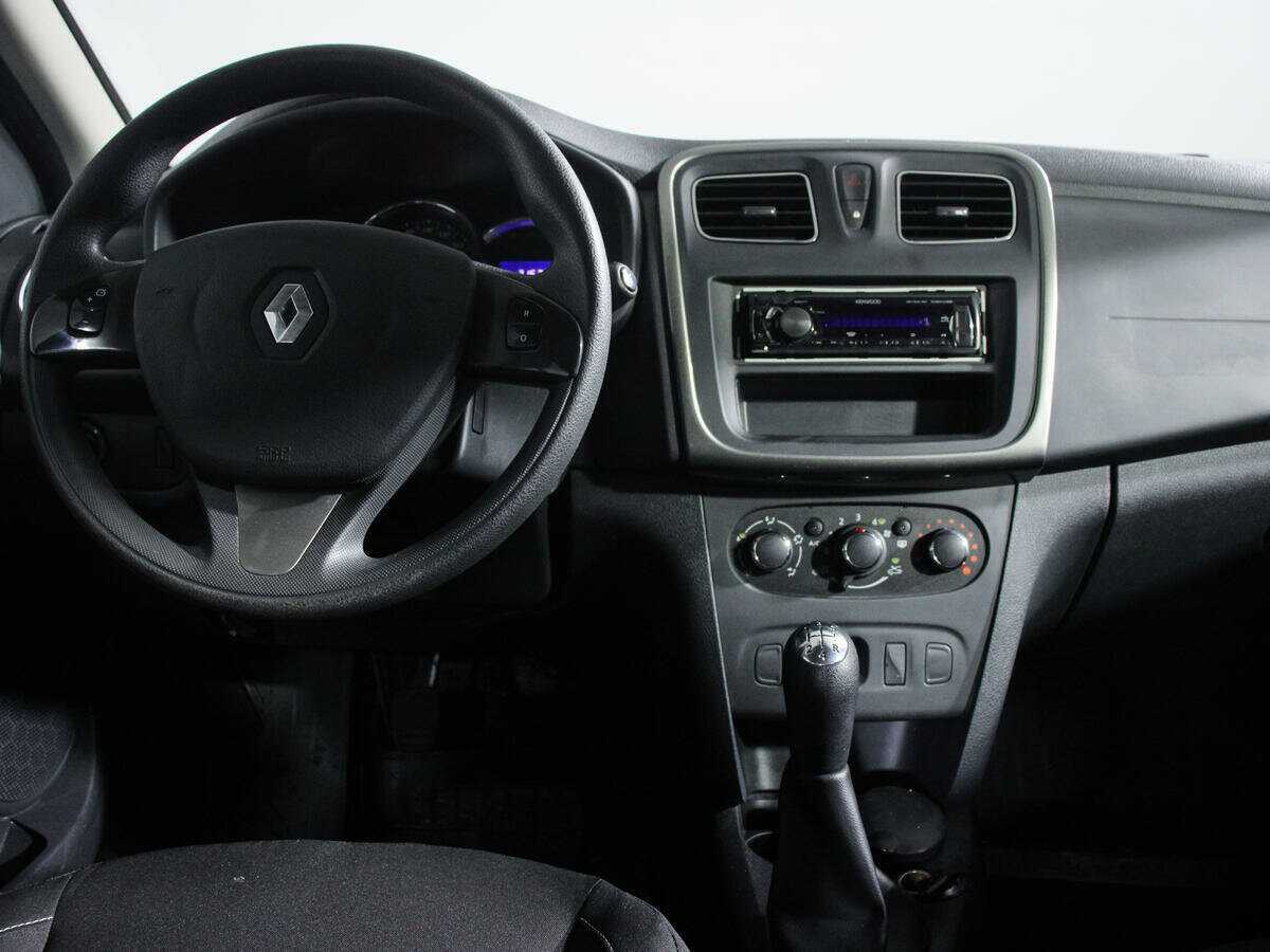 Renault Sandero с пробегом — 2017 год. Фото: #9