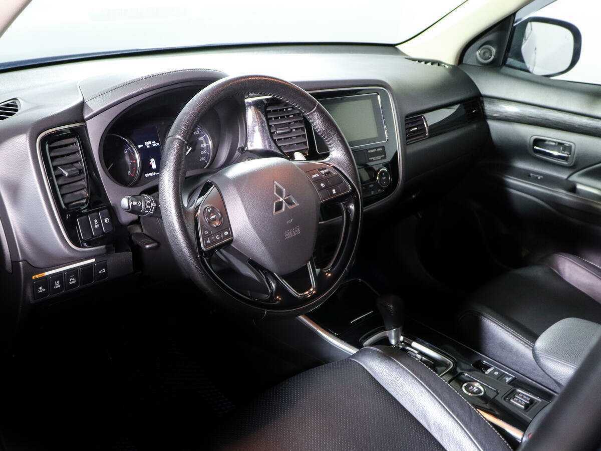 Mitsubishi Outlander с пробегом — 2018 год. Фото: #11