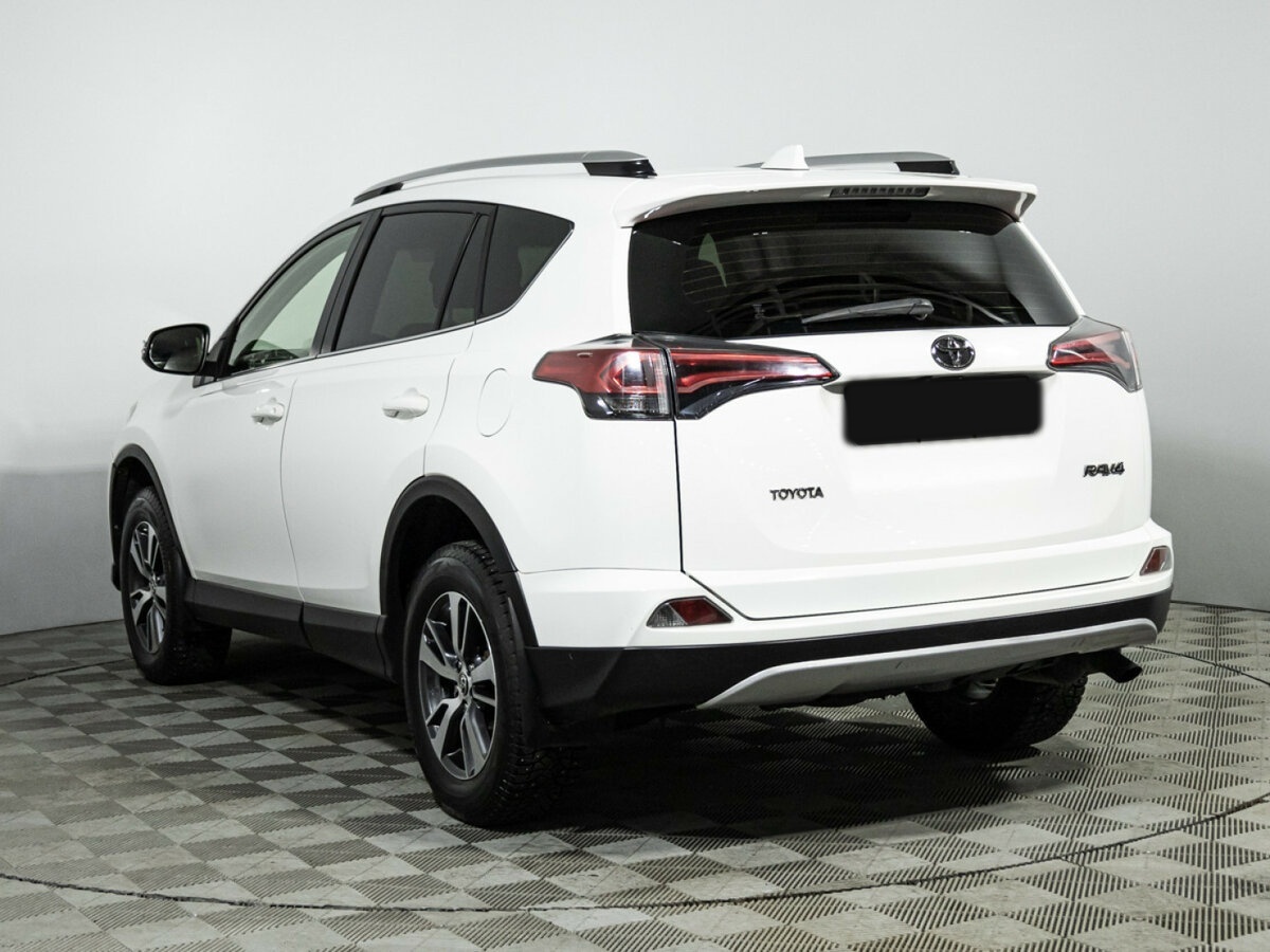 Toyota RAV4 с пробегом — 2016 год. Фото: #5