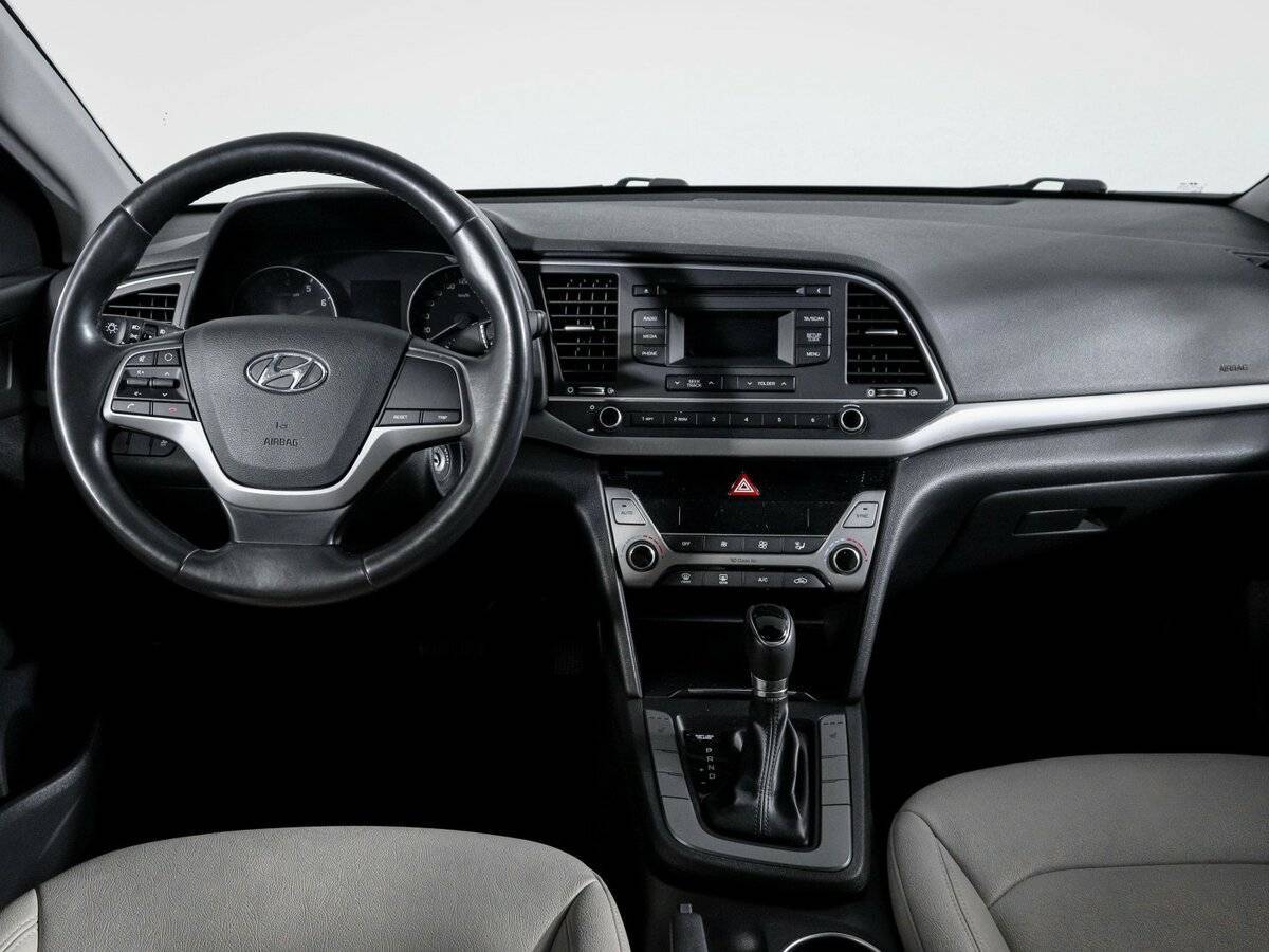Hyundai Elantra с пробегом — 2016 год. Фото: #9