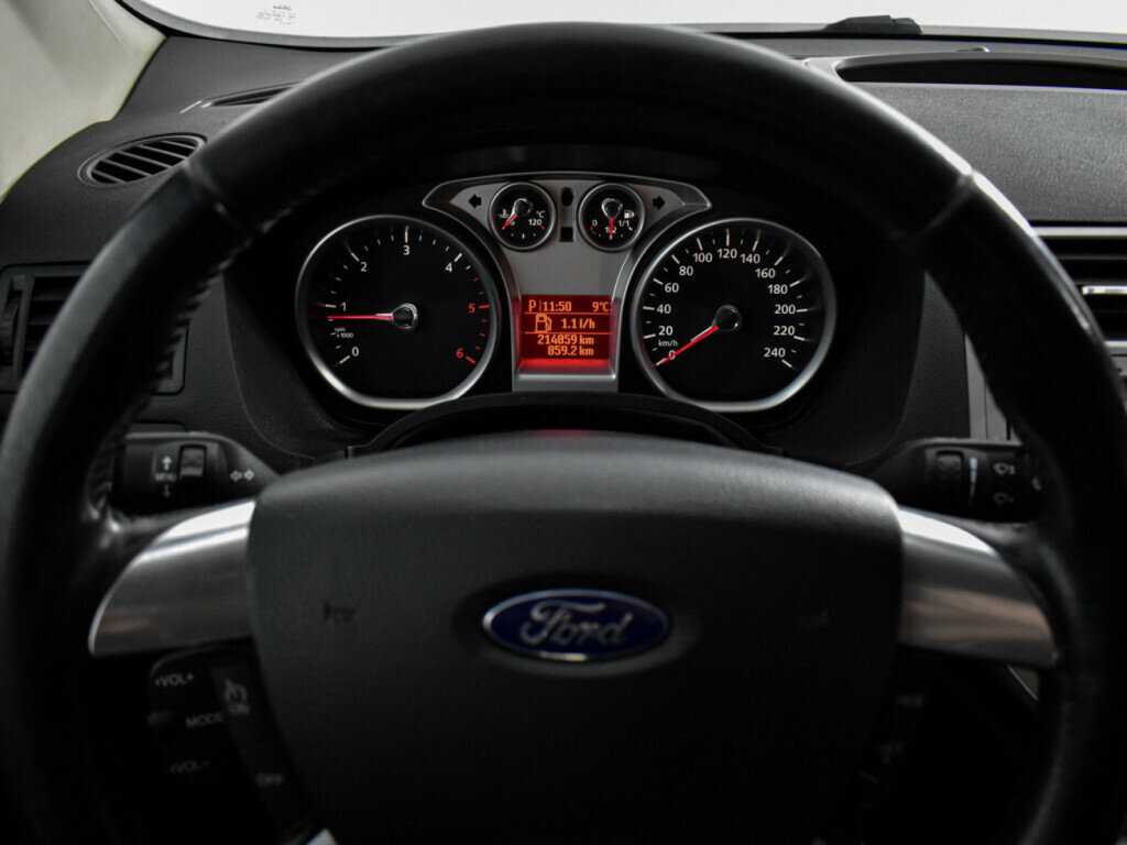 Ford Kuga с пробегом — 2012 год. Фото: #15
