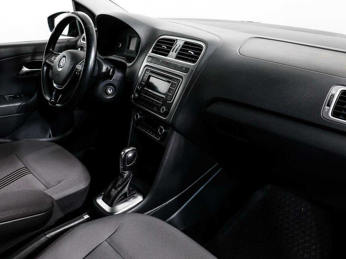 Volkswagen Polo с пробегом — 2016 год. Фото: #10
