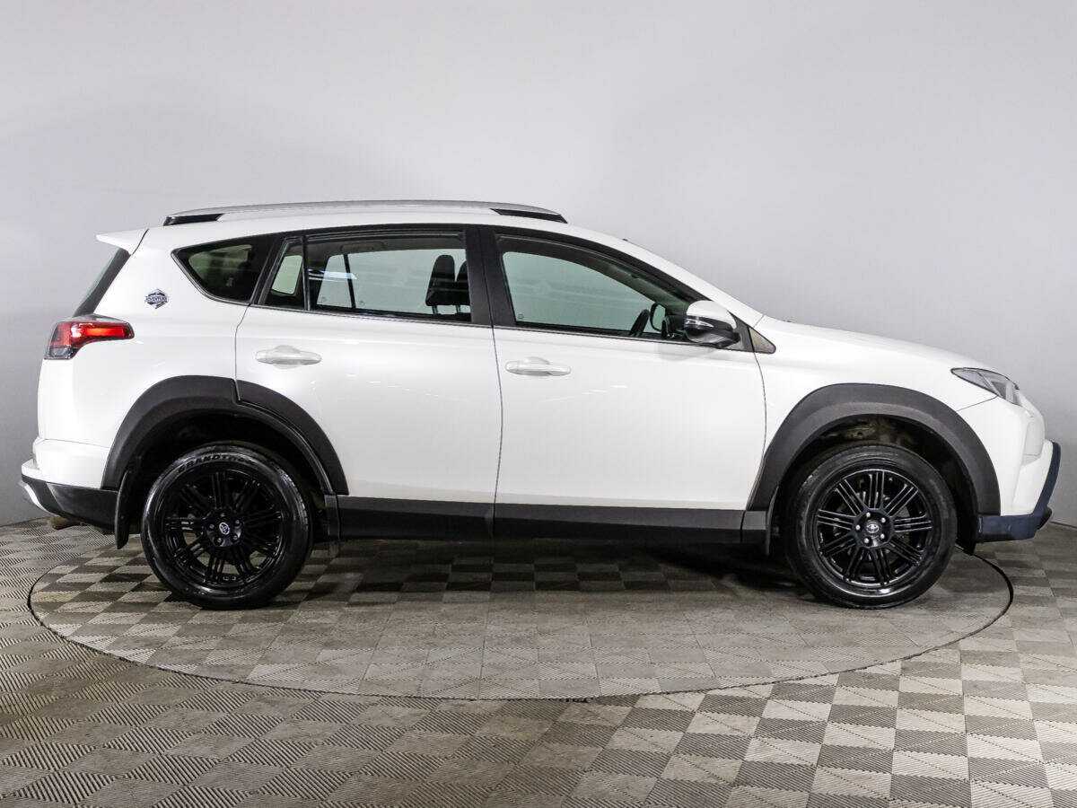 Toyota RAV4 с пробегом — 2018 год. Фото: #3