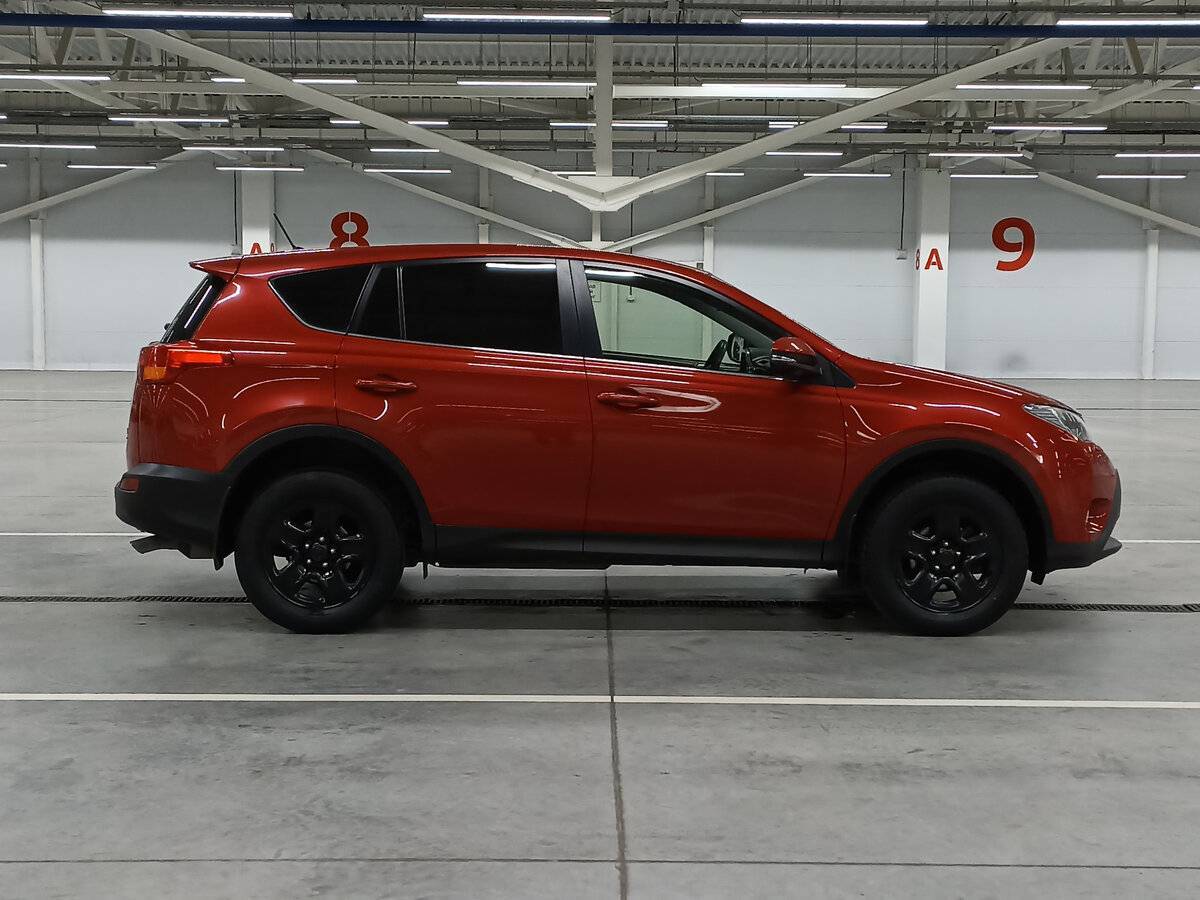 Toyota RAV4 с пробегом — 2014 год. Фото: #3