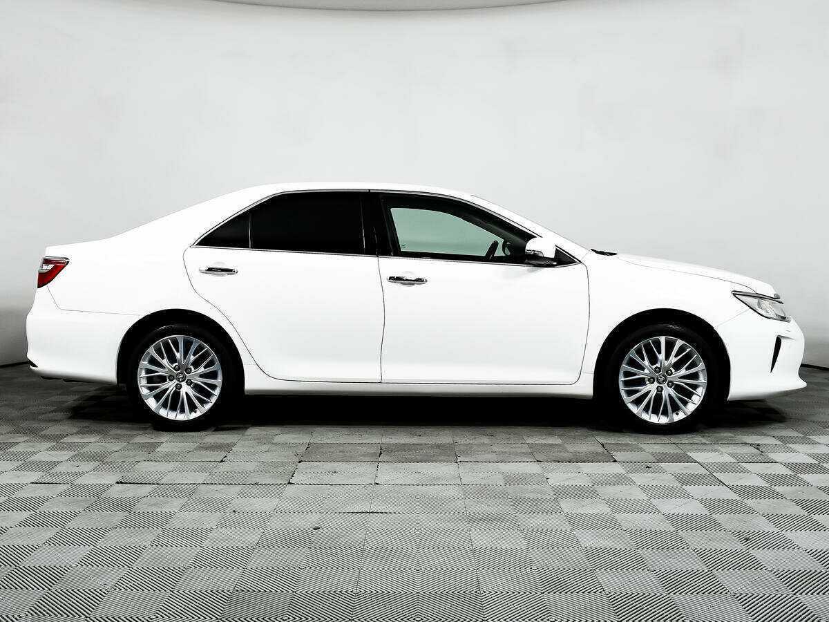 Toyota Camry с пробегом — 2015 год. Фото: #3