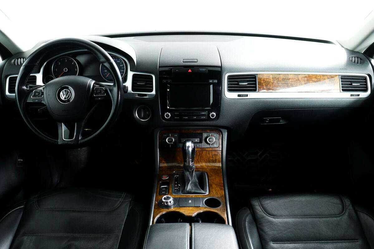 Volkswagen Touareg с пробегом — 2012 год. Фото: #9