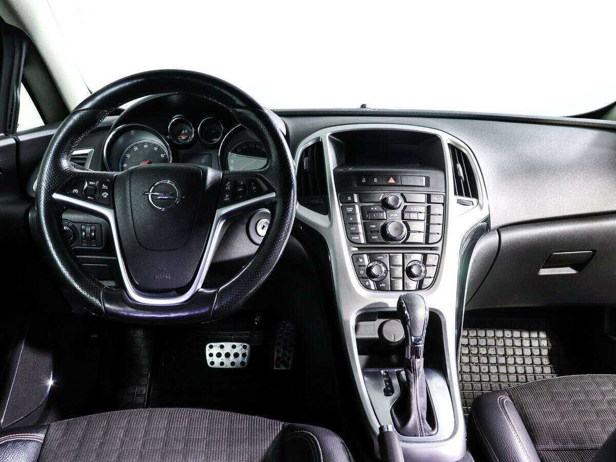 Opel Astra с пробегом — 2013 год. Фото: #11