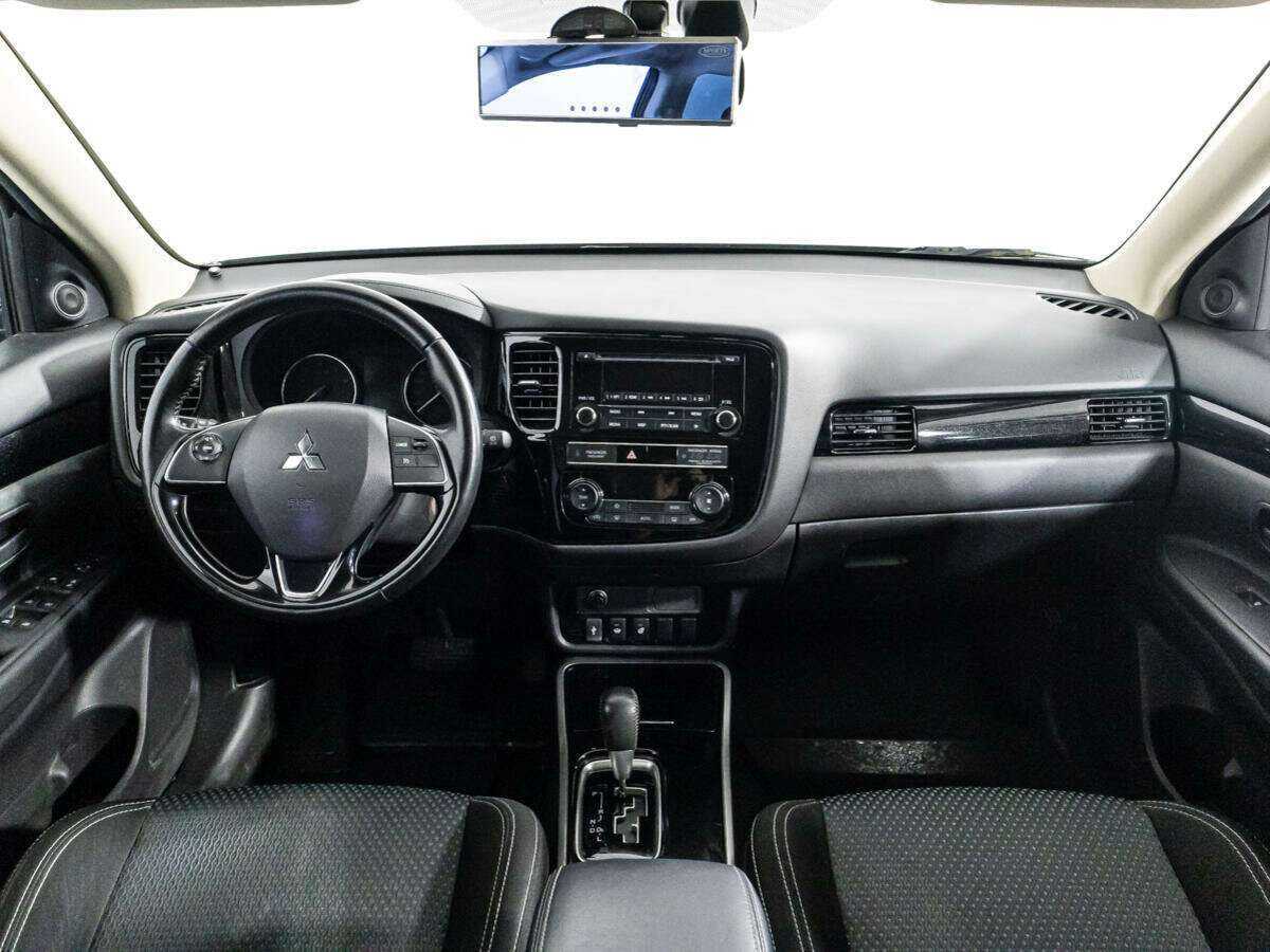 Mitsubishi Outlander с пробегом — 2019 год. Фото: #12
