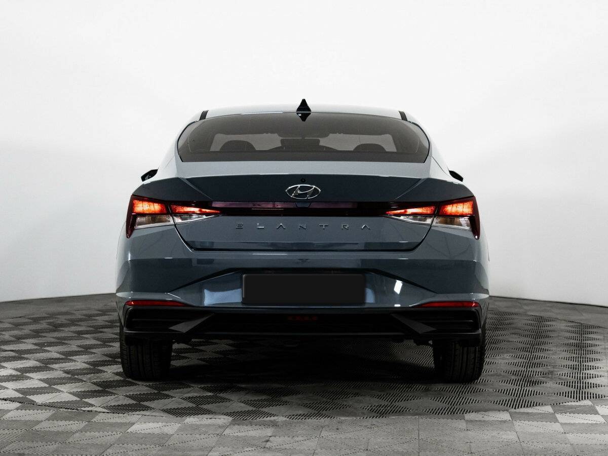 Hyundai Elantra с пробегом — 2021 год. Фото: #6