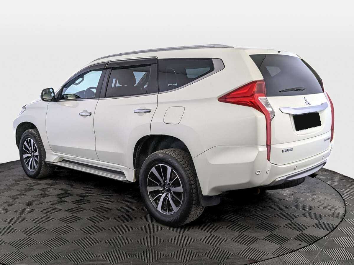 Mitsubishi Pajero Sport с пробегом — 2017 год. Фото: #6