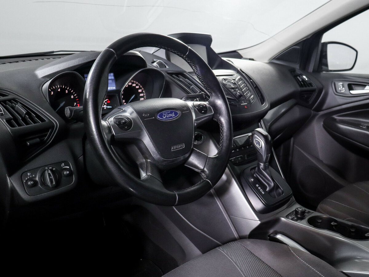 Ford Kuga с пробегом — 2014 год. Фото: #10