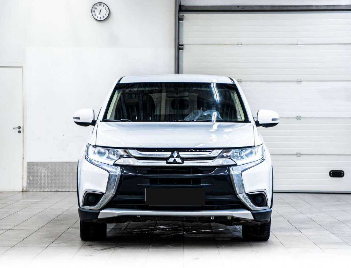 Mitsubishi Outlander с пробегом — 2015 год. Фото: #1