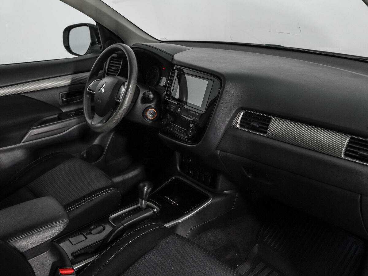 Mitsubishi Outlander с пробегом — 2018 год. Фото: #10