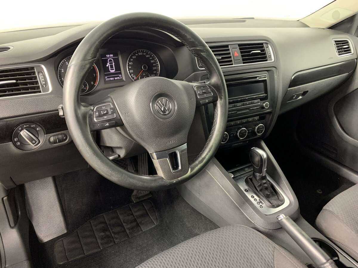 Volkswagen Jetta с пробегом — 2013 год. Фото: #17