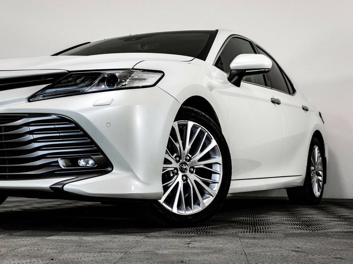 Toyota Camry с пробегом — 2018 год. Фото: #1