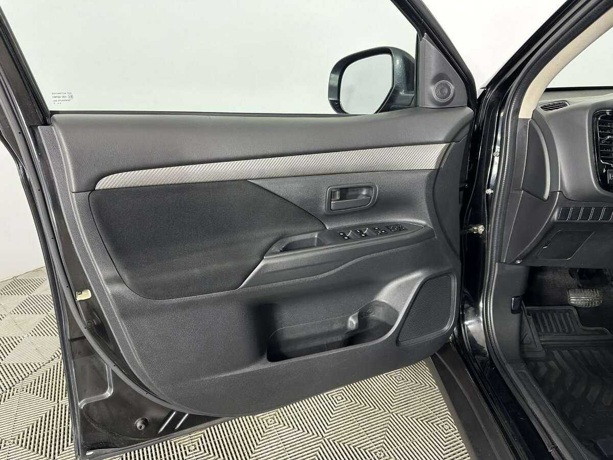 Mitsubishi Outlander с пробегом — 2017 год. Фото: #7